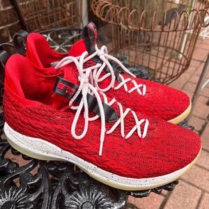 Nike LeBron 15 Low ‘University Red’